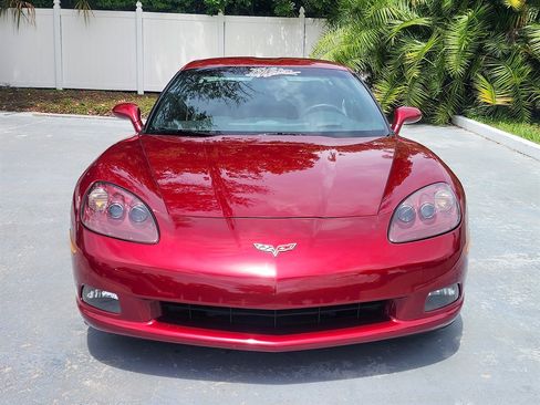 Used 2007 Chevrolet Corvette Coupe w/ Preferred Equipment Group RWD image 11