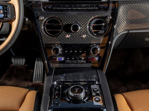 Used 2024 Rolls-Royce Cullinan Black Badge w/ Dark Exterior Package image 28