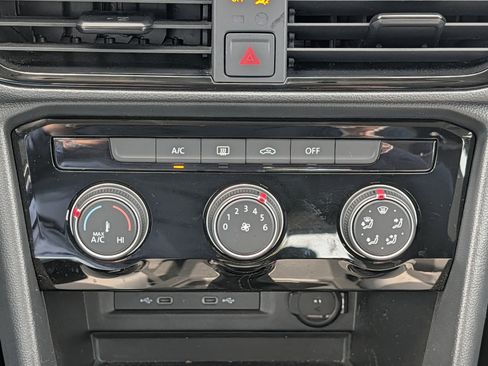 Certified 2023 Volkswagen Taos S FWD image 31
