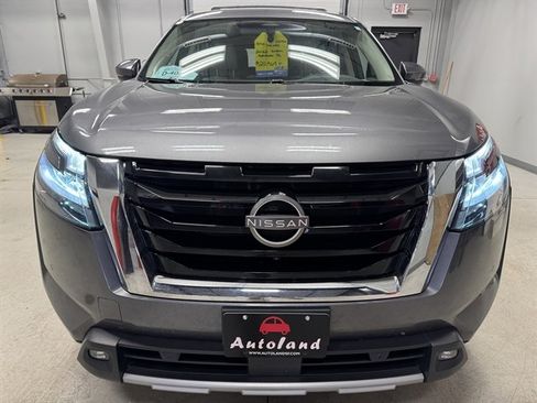 Used 2022 Nissan Pathfinder SL image 2