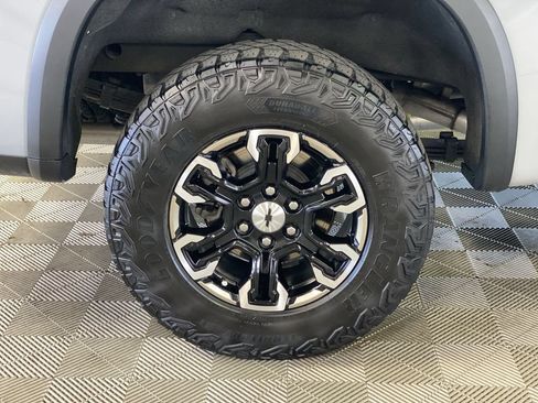 Used 2024 Chevrolet Silverado 1500 ZR2 w/ Technology Package AWD/4WD image 39