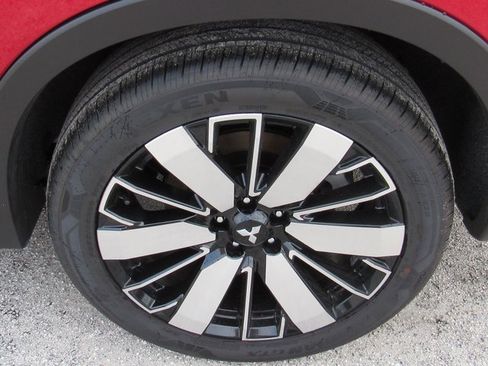 New 2025 Mitsubishi Outlander SE image 8