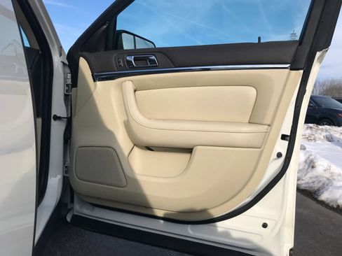 Used 2013 Lincoln MKS Sedan 4D image 43