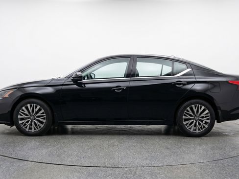 Used 2025 Nissan Altima 2.5 SV image 5