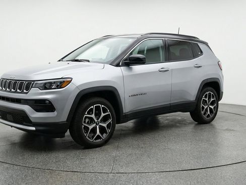 Used 2025 Jeep Compass Limited AWD/4WD image 3