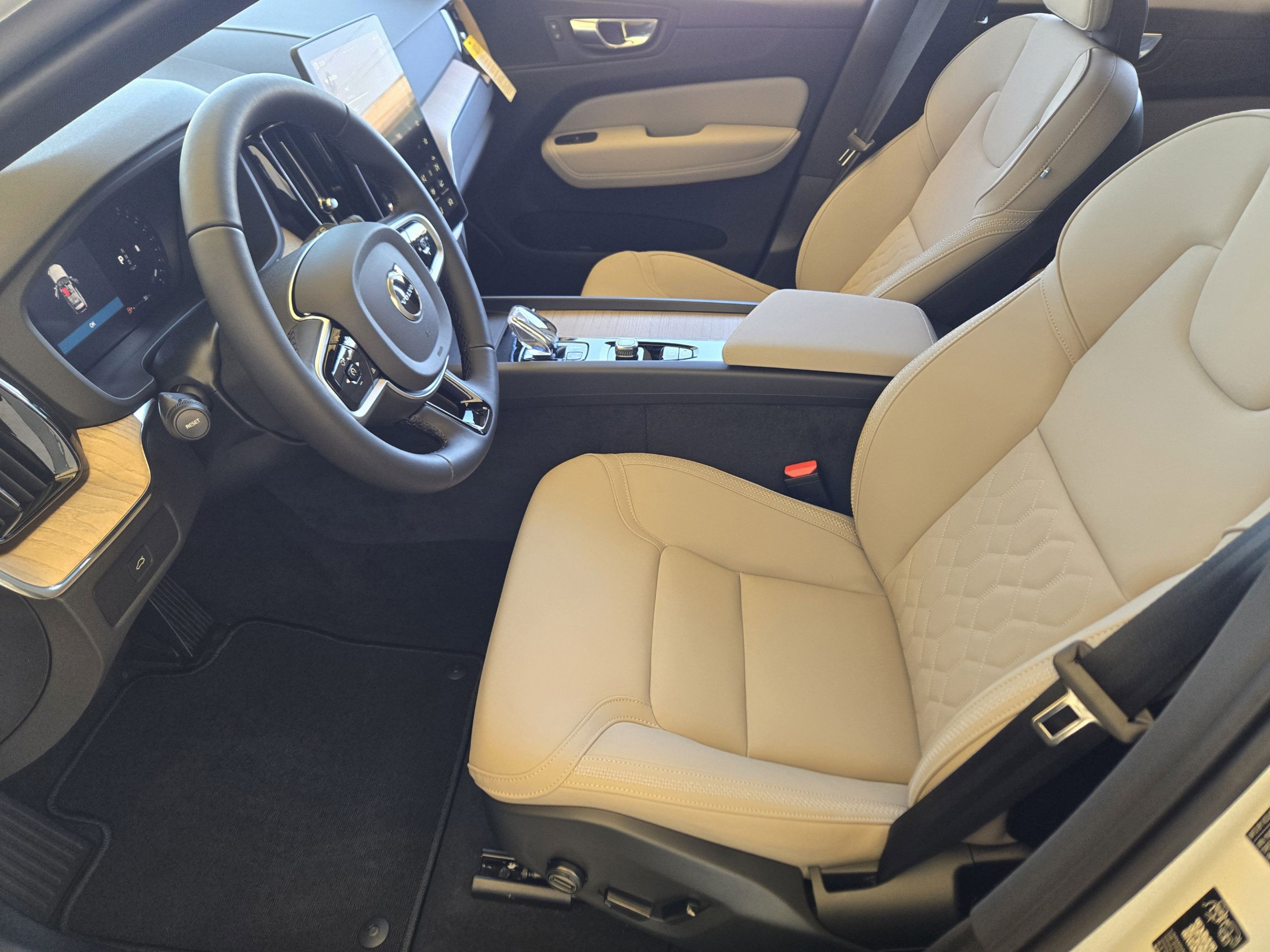 Used 2026 Volvo XC60 B5 Plus w/ Protection Package Premier AWD/4WD image 11