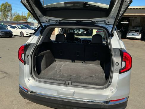 Used 2022 GMC Terrain SLT image 26