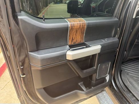 Used 2018 Ford F150 Lariat image 12