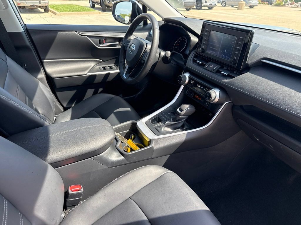 Used 2019 Toyota RAV4 XLE Premium AWD/4WD image 24