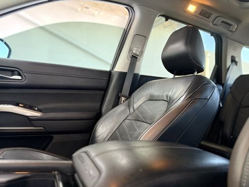 Used 2022 Nissan Pathfinder Platinum w/ Cargo Package image 45