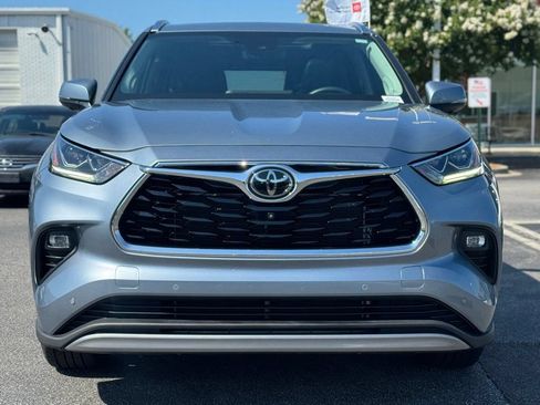 Used 2024 Toyota Highlander Platinum FWD image 4
