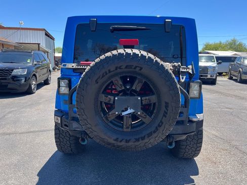 Used 2014 Jeep Wrangler Unlimited Sahara AWD/4WD image 4