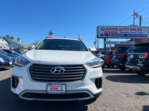 Used 2017 Hyundai Santa Fe SE image 3