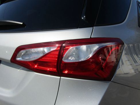 Used 2018 Chevrolet Equinox LT FWD image 10