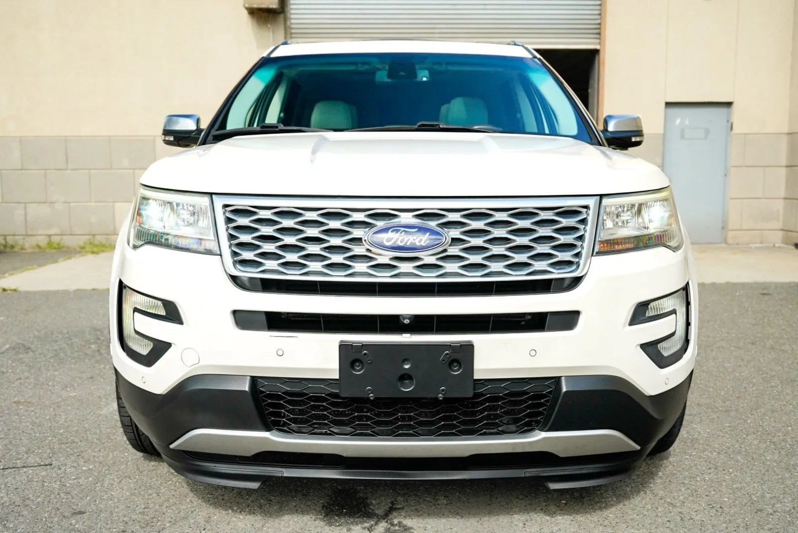 Used 2017 Ford Explorer Platinum AWD/4WD image 2