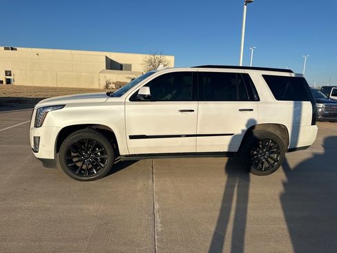 Used 2019 Cadillac Escalade Premium Luxury image 2