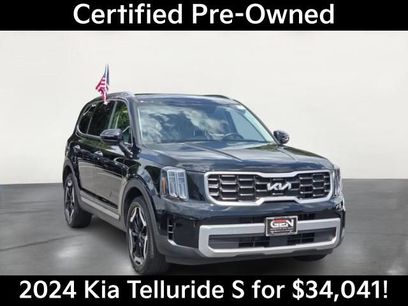 Used 2024 Kia Telluride S w/ S Sunroof Package