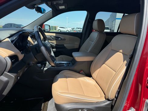 Used 2022 Chevrolet Traverse Premier image 11