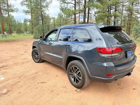 Used 2017 Jeep Grand Cherokee Trailhawk image 3