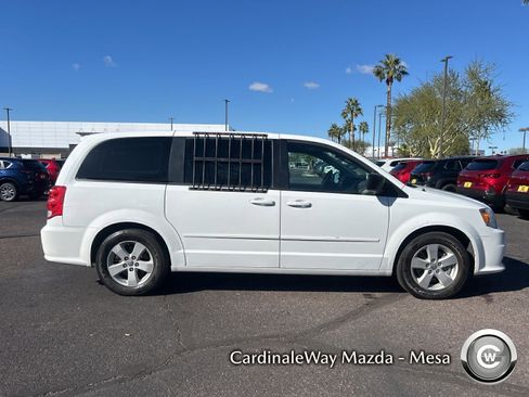 Used 2017 Dodge Grand Caravan SE image 7