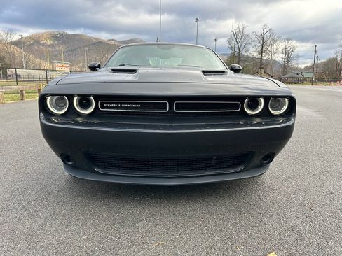 Used 2021 Dodge Challenger SXT image 10