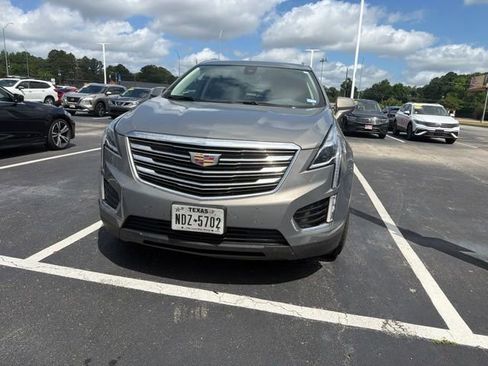 Used 2018 Cadillac XT5 Premium Luxury AWD/4WD image 2
