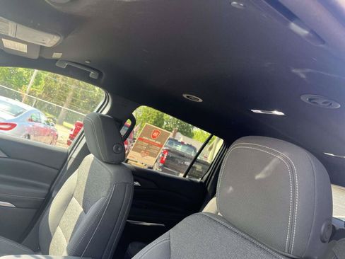 Used 2025 Chevrolet Traverse LT FWD image 5