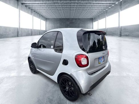 Used 2016 smart fortwo Prime RWD image 5