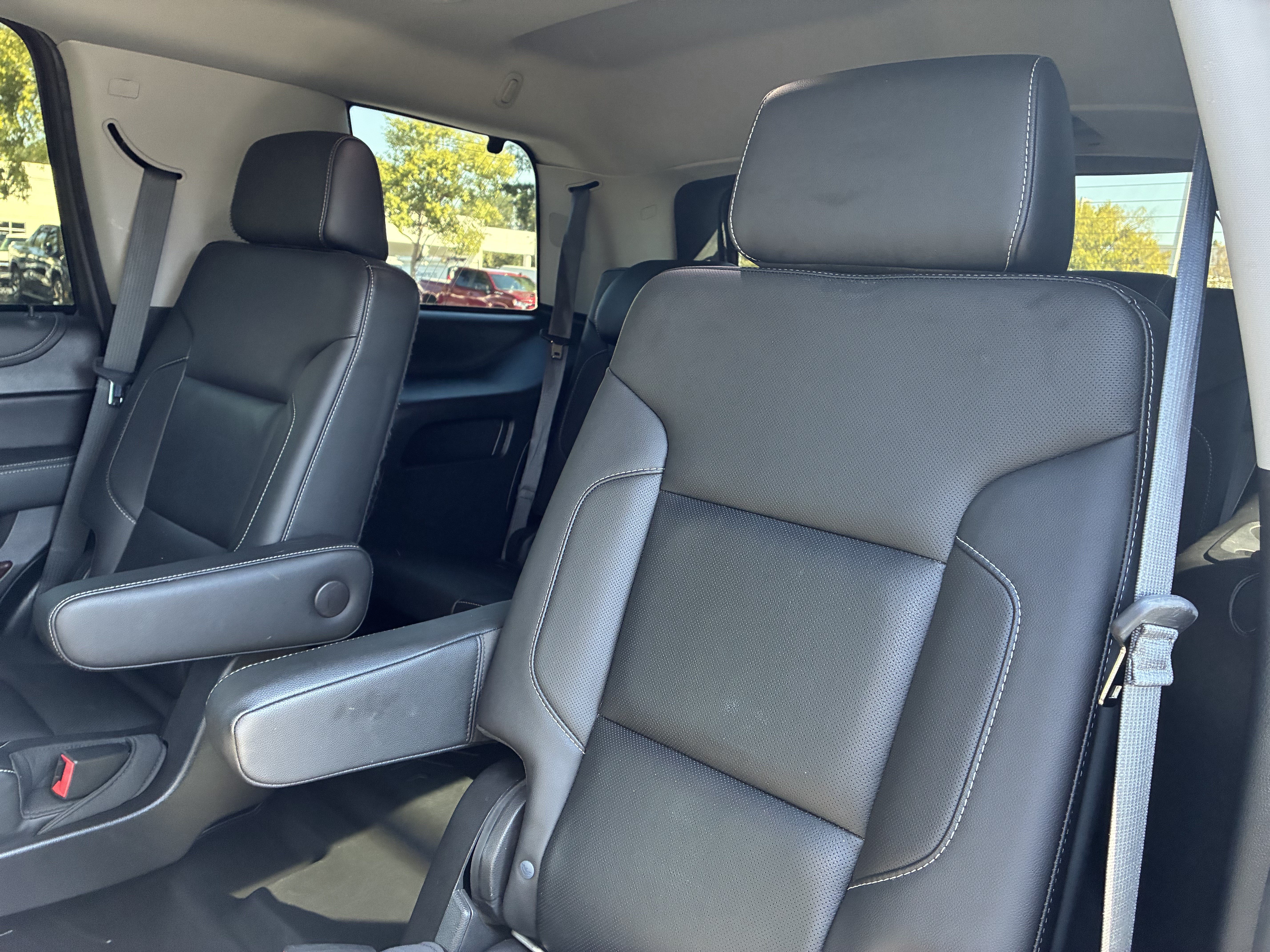 Used 2020 GMC Yukon SLT AWD/4WD image 14