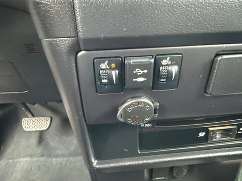 Used 2019 Toyota Sienna Limited Premium FWD image 17