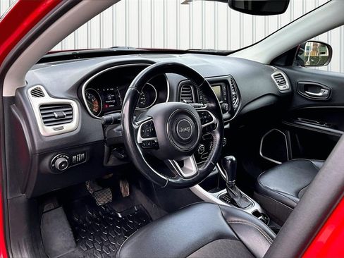 Used 2018 Jeep Compass Latitude image 4