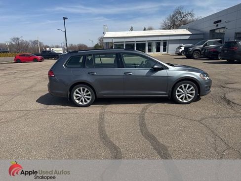 Used 2017 Volkswagen Golf SE image 6