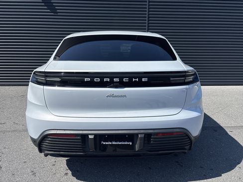 Certified 2025 Porsche Macan Electric image 4