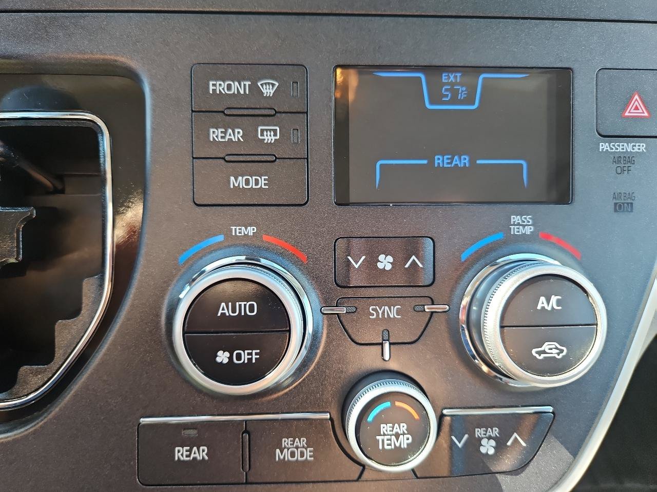 Used 2020 Toyota Sienna LE FWD image 34