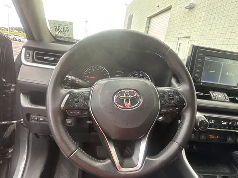 Used 2021 Toyota RAV4 XLE Premium AWD/4WD image 19