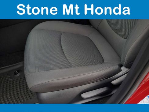Used 2020 Toyota RAV4 LE AWD/4WD image 18