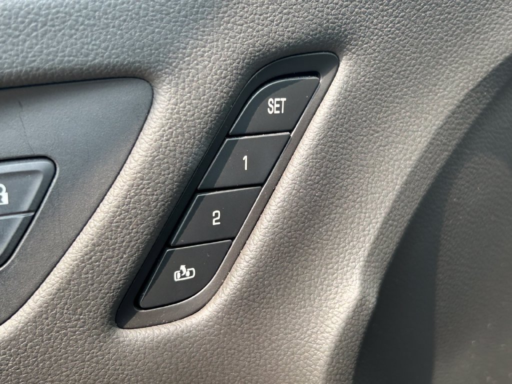Used 2019 Buick Envision Essence FWD image 25