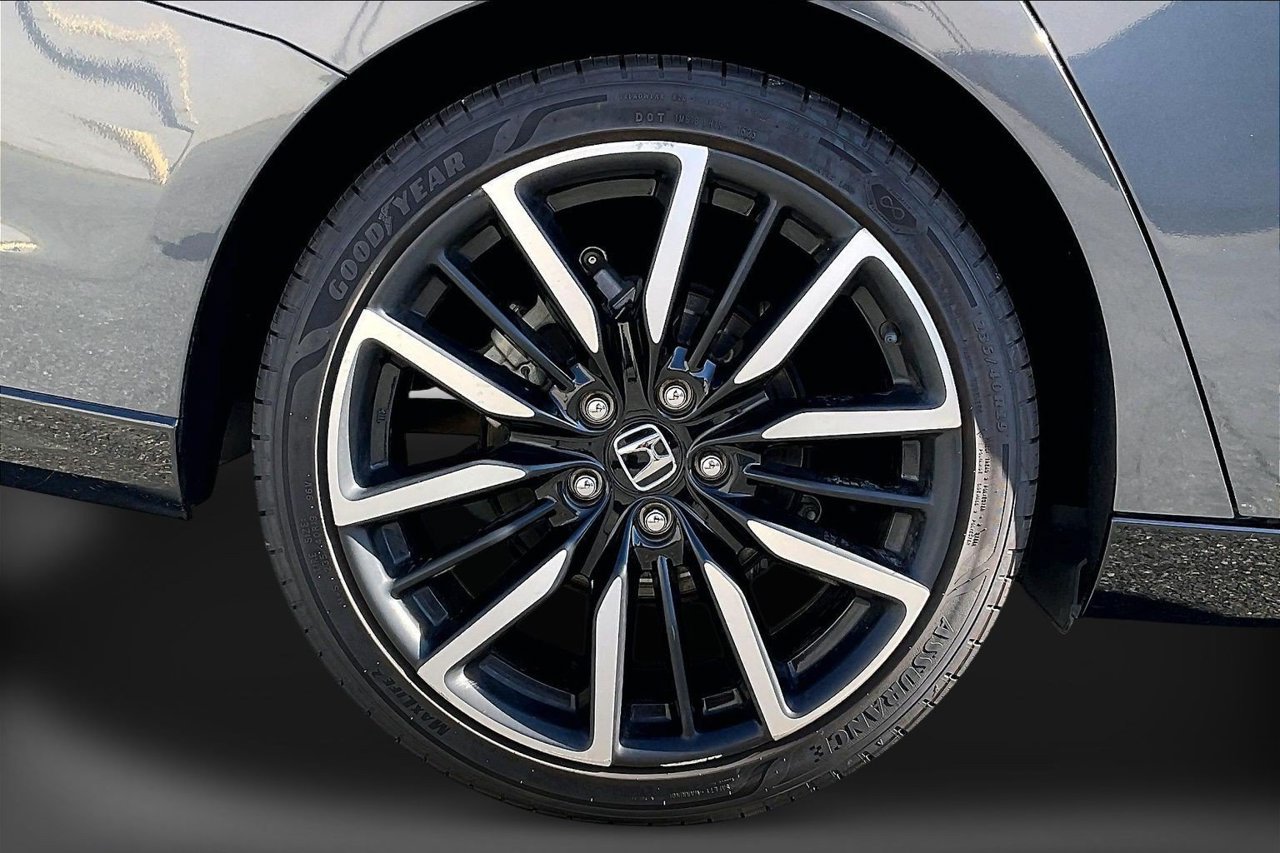 Used 2023 Honda Accord Touring image 37
