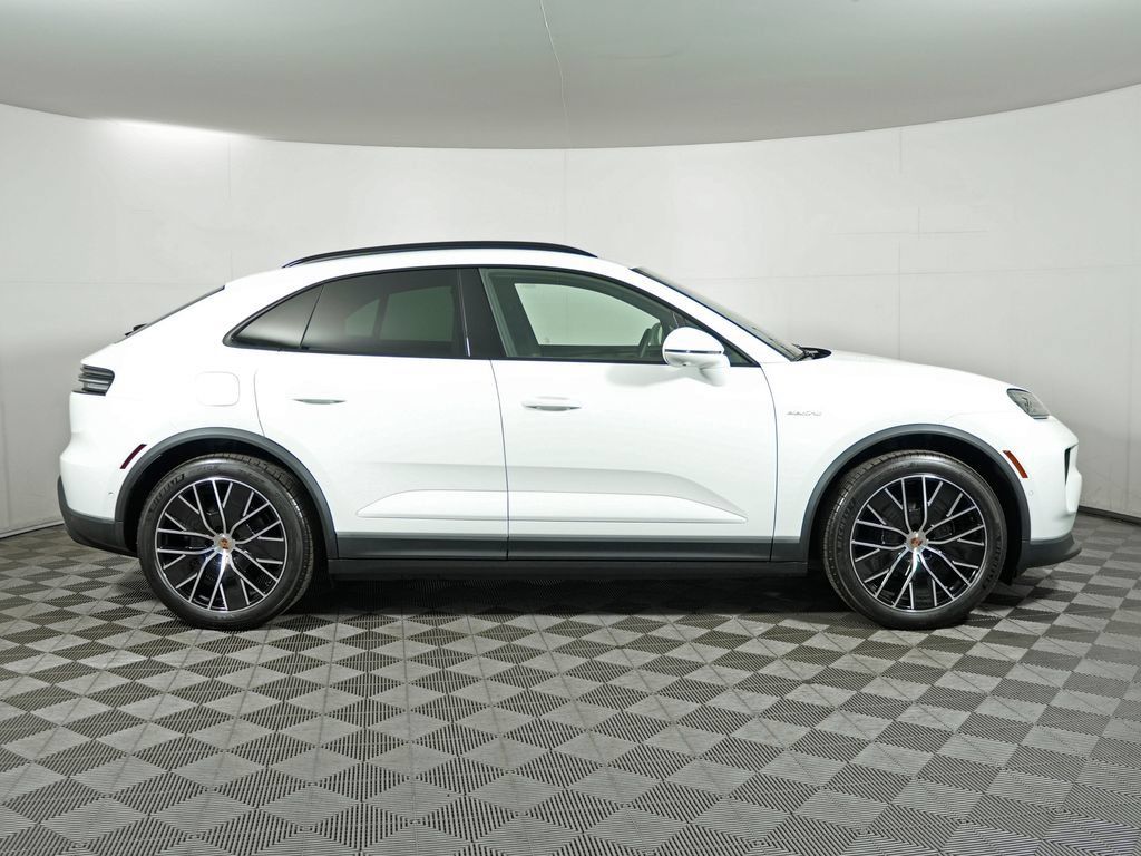 Certified 2026 Porsche Macan 4 Electric AWD/4WD image 8