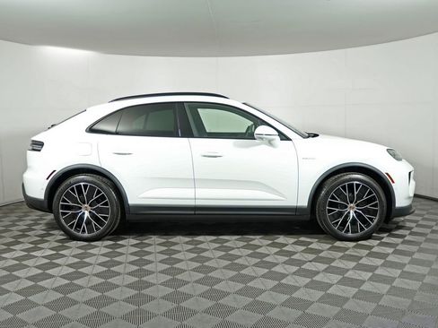 New 2026 Porsche Macan 4 Electric image 8