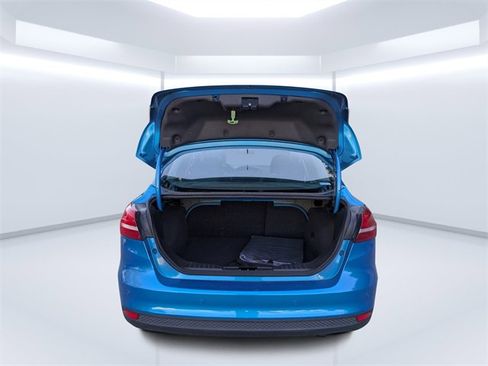 Used 2016 Ford Focus SE w/ Reverse Sensing Package image 12