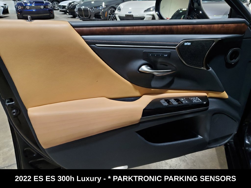 Used 2022 Lexus ES 300h w/ Accessory Package FWD image 8