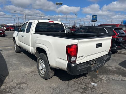 Used 2020 Toyota Tacoma SR image 3