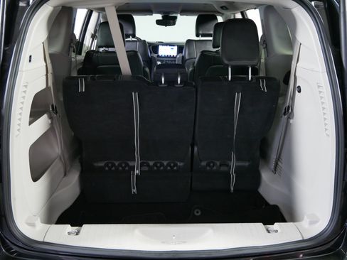 Used 2023 Chrysler Pacifica Touring-L FWD image 18