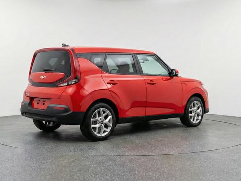 Used 2025 Kia Soul LX w/ LX Technology Package image 9