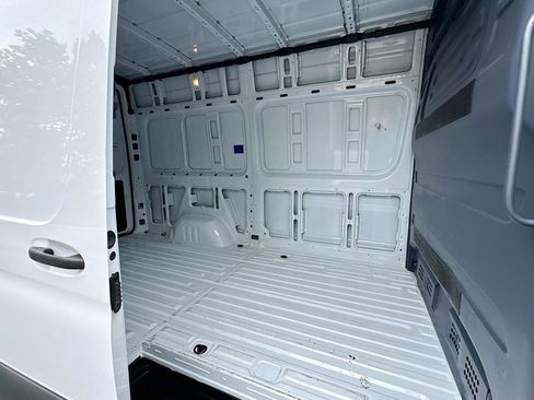 Used 2025 Mercedes-Benz Sprinter 2500 image 21