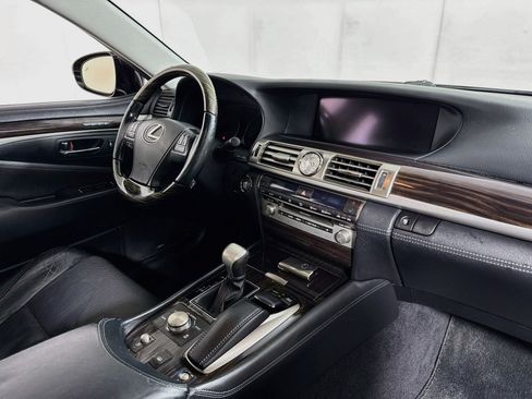 Used 2013 Lexus LS 460 AWD w/ Comfort Pkg image 29