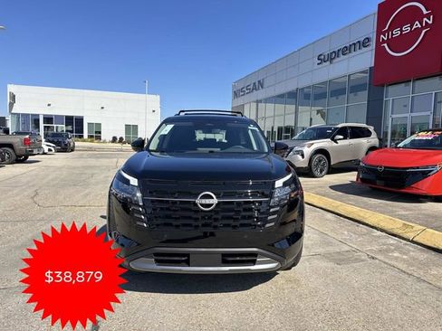 New 2026 Nissan Pathfinder SL image 2