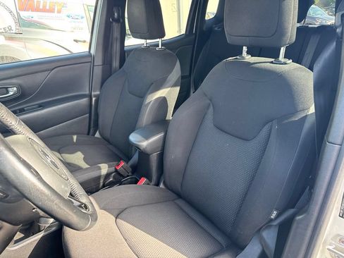 Used 2020 Jeep Renegade Altitude AWD/4WD image 14