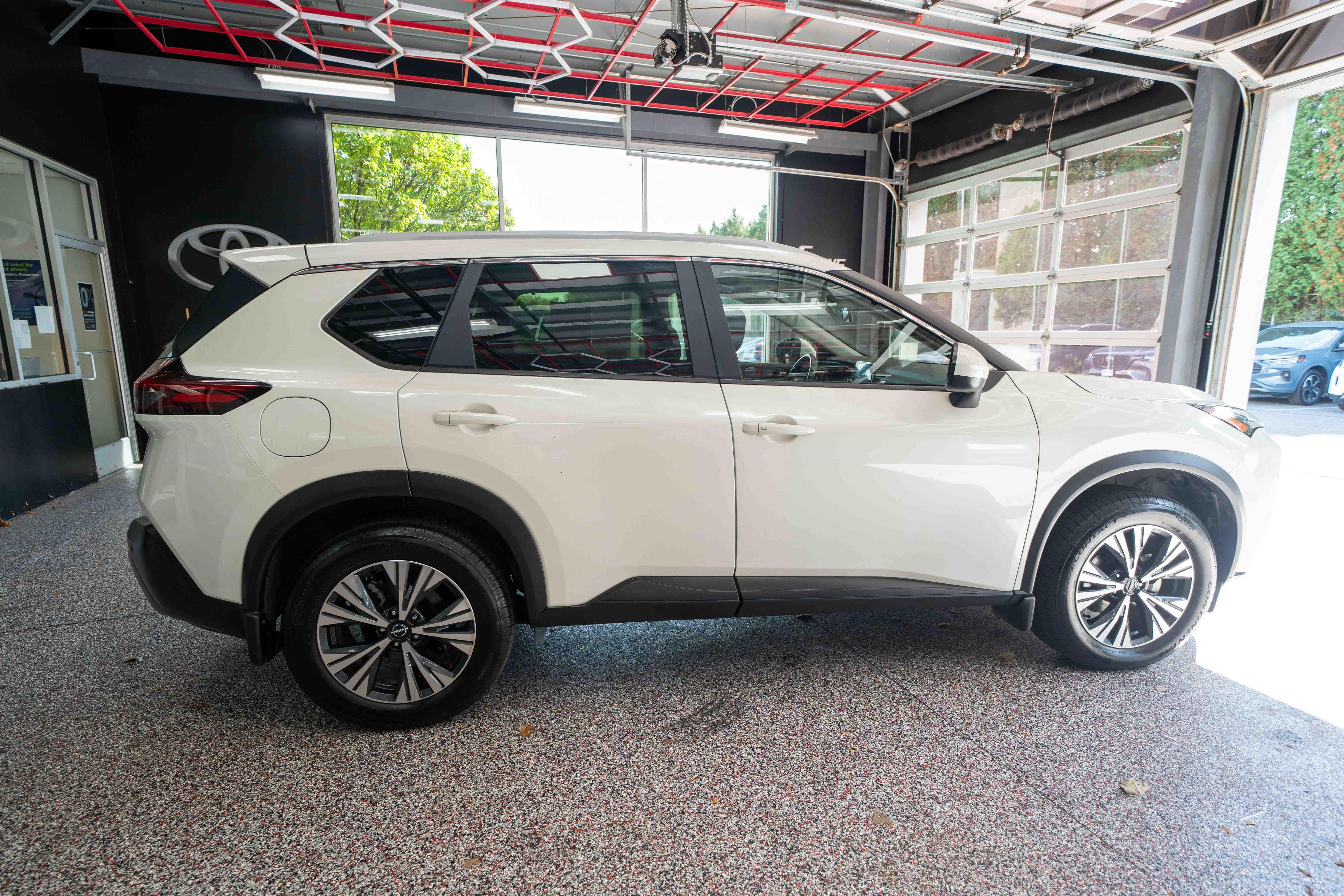 Used 2023 Nissan Rogue SV w/ SV Premium B Package AWD/4WD image 4